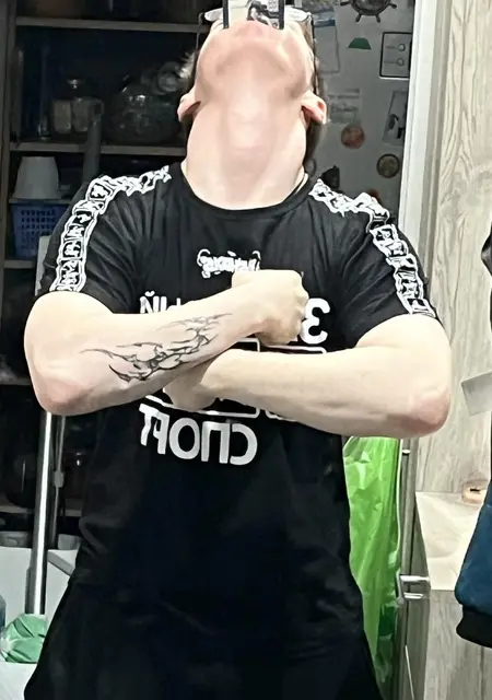 Я Даня, 18, из Мурманска, ищу знакомства без обязательств